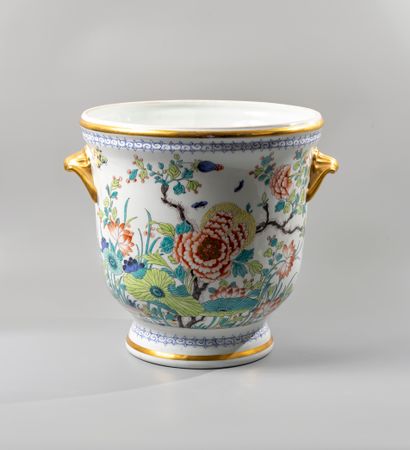 null Circular porcelain pot cover on pedestal with polychrome decorations of butterflies,...