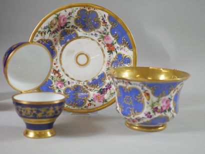null Porcelain set including: 

- A Limoges porcelain egg with a large blue background...
