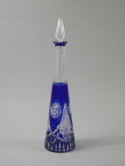 null In the taste of SAINT-LOUIS.

Decanter out of blue cut crystal and its stopper.

Height....