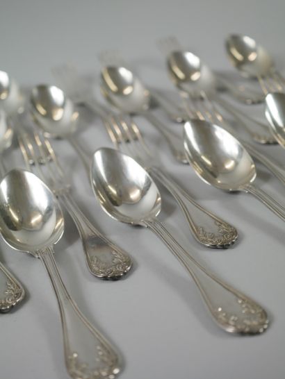 null Eugène SOURY (1880-1897). 

Part of a silver household set comprising: 12 spoons,...