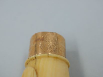 null Pommeau d'ombrelle en corne et or jaune 18k

PB : 83,30gr.