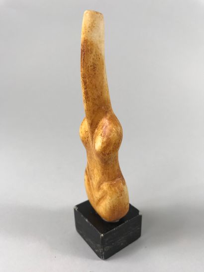 null Female idol in patinated marble of Cycladic type in the shape of a guitar with...