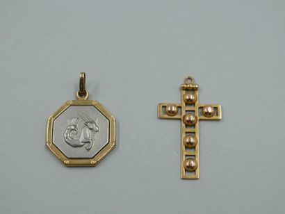 null Lot including: 18k yellow gold cross pendant (weight: 1,60gr) with gold metal...
