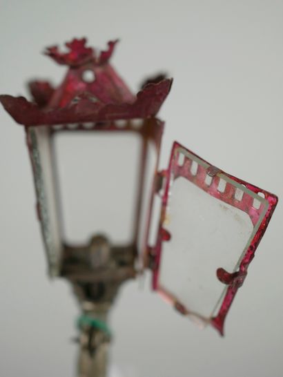 null Two miniature street lamps in metal. H : 16cm