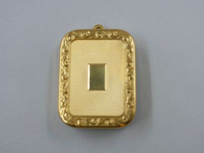 null Antique music box in gilded metal.

4 x 3cm. 

(In the state)