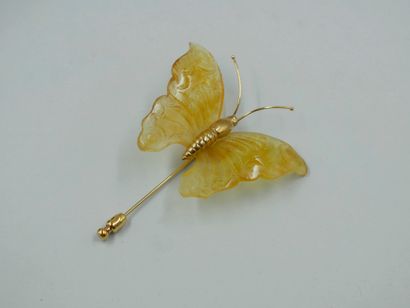 null DAUM France.

 Pin in gilded metal decorated with a butterfly with spread wings...