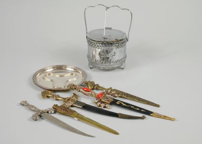 null Lot including : 

- CHRISTOFLE. Coaster in silver plated metal. 

- Sugar bowl...