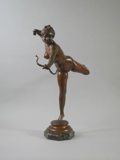null Alexandre FALGUIERE (1831-1900)

"Diane chasseresse" 

Epreuve en bronze à patine...
