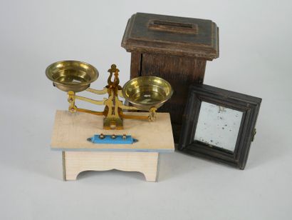 null Lot including : - Small doll scale on stand complete with its 3 weights. H:...