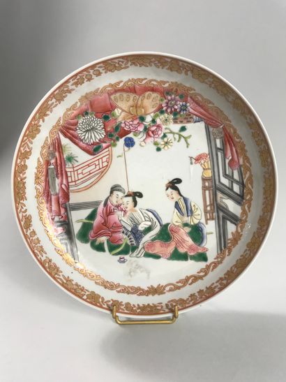 null CHINA 18th century, Yongzheng period (1723-1735)

Small circular plate in famille...