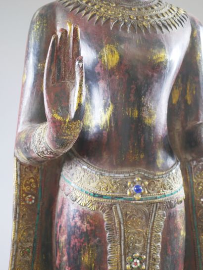 null THAILANDE XXè siècle.

Buddha en bois doré et polychrome.

Haut.:200cm