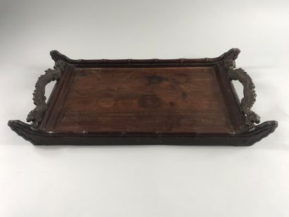 null CHINA, 20th century.

Quadrangular carved wooden tray bordered with bamboo stems...