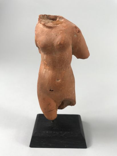 null Beautiful acephalous body of a female nude in terracotta.

Greek Hellenistic...