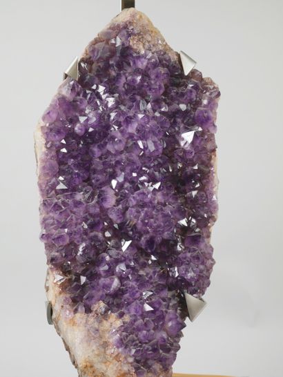null Important Brazilian amethyst mounted as a lamp and electrified composed of a...