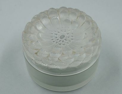 null René LALIQUE (1860-1945).

Dahlia, Box n°1, the model created on April 9, 1931.

Proof...