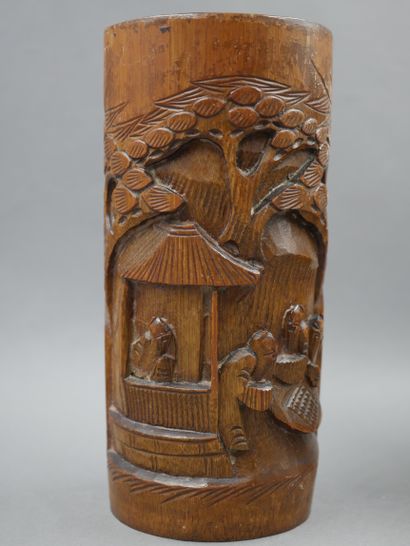 null CHINE XXè. 

Paire de Bitong en bambou sculpté de personnages.

Haut. : 18cm....