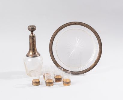 null Service with liquor out of engraved crystal circled of silver with decoration...