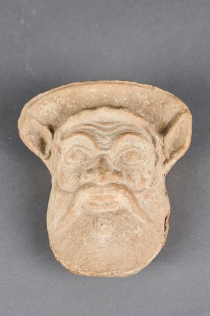 null Face of silene in terracotta.

Greco-Roman period.

Height. :approx 11cm.