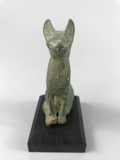 null Cat Goddess Bastet in bronze.

Saite style.

Height. 9,5cm.
