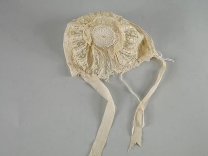 null Bonnet probably baptism in lace and satin ribbon. XIXéme siécle.