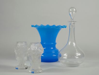 null Lot of glassworks of which a carafe with its stopper, two vases in the taste...