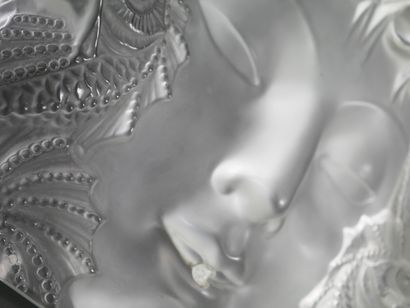 null 
René Lalique (1860 -1945)




"Masque de femme" 




Panneau en verre moulé-pressé...