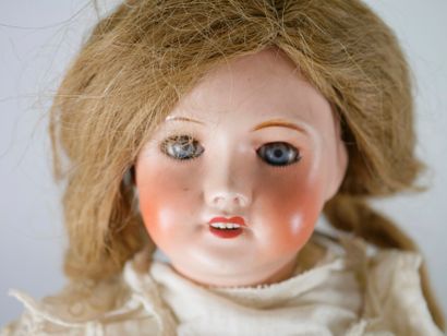 null UNIS FRANCE Porcelain head intact. Open mouth, sleeping blue eyes, articulated...