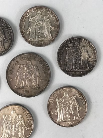 null Lot de pièces en argent 10frs et 50frs. 1965 et 1967.

Poids: 179,80gr.