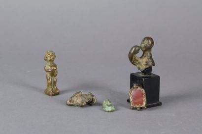 null Divers bronzes dont fragments antiques ou postérieur.

Haut.: 2 à 4,5cm.