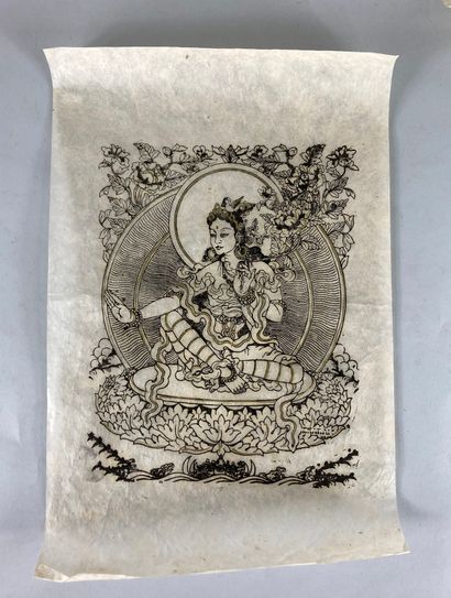 null 
Lot d'impressions sur papier de riz représentant des thèmes buddhiques, dragons...