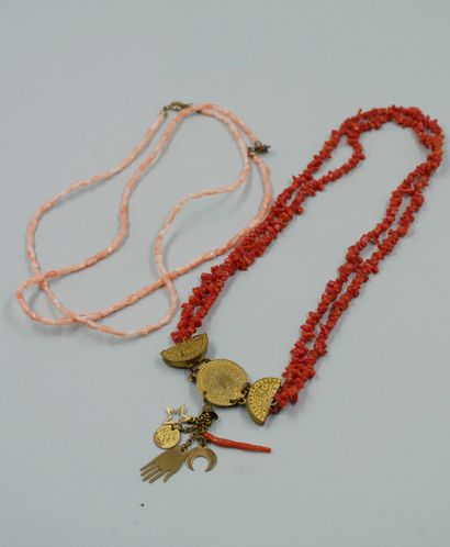 null Lot of three coral necklaces: two in angel skin coral beads, one with metal...