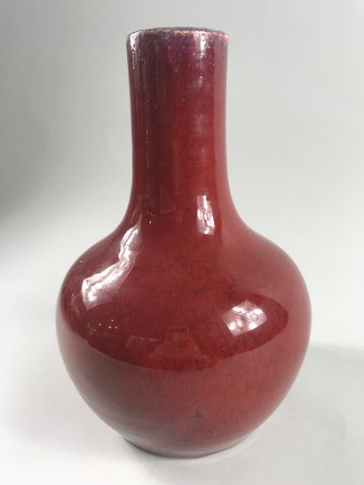 null CHINA, 18th, 19th century.

Vase " tianqiuping " in glazed ceramic oxblood.

Height...