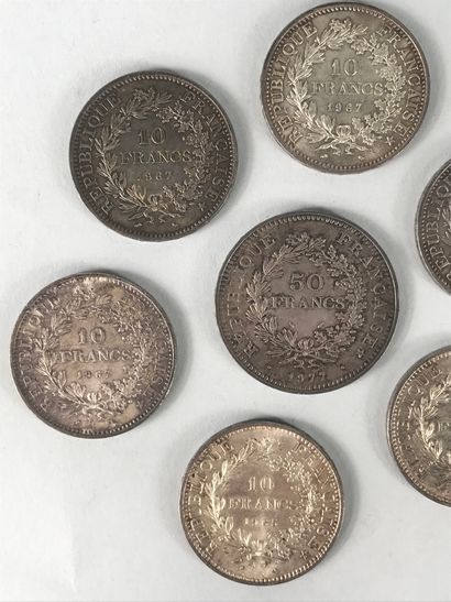 null Lot de pièces en argent 10frs et 50frs. 1965 et 1967.

Poids: 179,80gr.