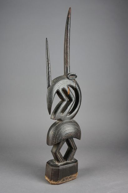 null MALI, Bambara.

Sculpture antilpope et oryctérope. 

Haut. : env 60cm. 

(En...