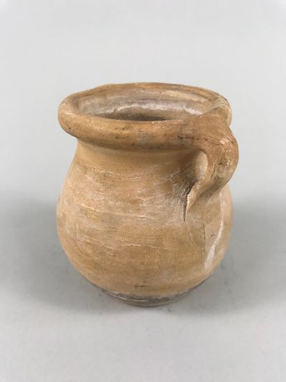 null Terracotta vase, Roman style.

Height. 9cm. 

(In the state)