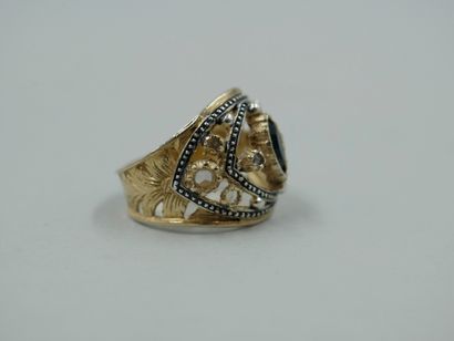null Silver ring topped with colored stones.

 PB : 4,80gr. TDD 53.