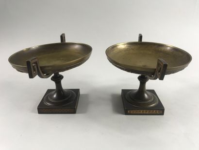 null Pair of bronze cups with double patina, in the neoclassical taste, decorated...