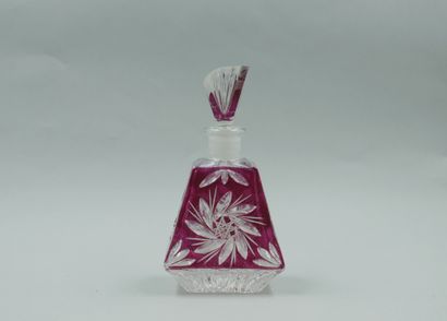 null Bottle out of translucent and red cut crystal with reason of flowers, in the...