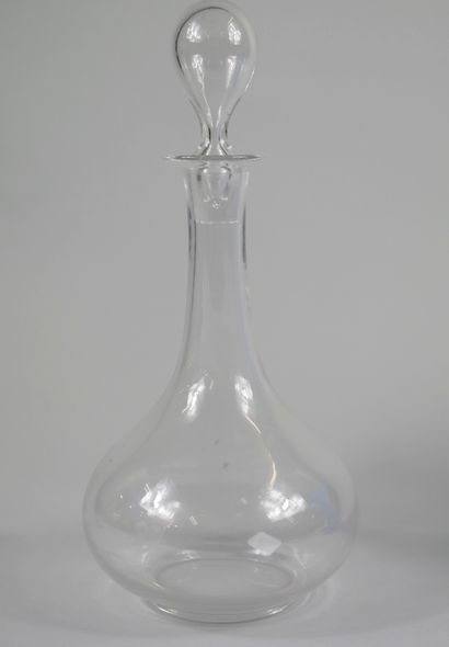 null Lot of glassworks of which a carafe with its stopper, two vases in the taste...