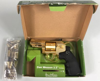 null DAN WESSON - Airsoft Revolver

Gold full Metal Hi-Power

Cal. 6 mm. BB

In box,...