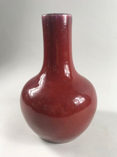null CHINA, 18th, 19th century.

Vase " tianqiuping " in glazed ceramic oxblood.

Height...