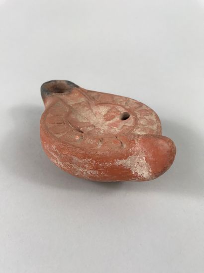 null Oil lamp in terracotta with a sigil decorated with the Chrism symbol of Christ.

Paleochristian...