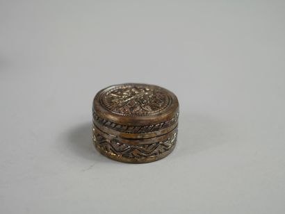 null Lot of four silver and silver-plated metal pill boxes;

We joined a belt composed...