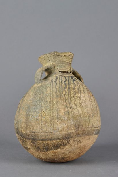 null Vase with handles in cream terracotta with highlights.

Chancay culture.

Height....