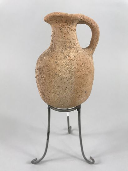 null Terracotta vase with handle.

Greco-Roman period IV-Ist century AD.

Height...