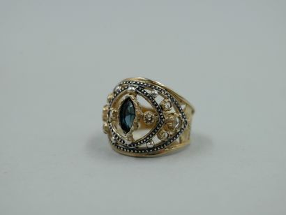 null Silver ring topped with colored stones.

 PB : 4,80gr. TDD 53.
