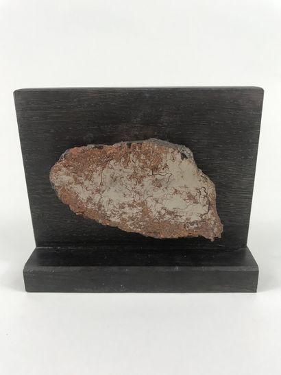null Plaque de météorite polie présentant la structure unique naturelle dite de Widdanstatten;...