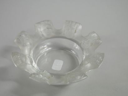 null LALIQUE France. 

Cup model "Saint Nicolas 

Pressed and satin-finished glass

Signed...