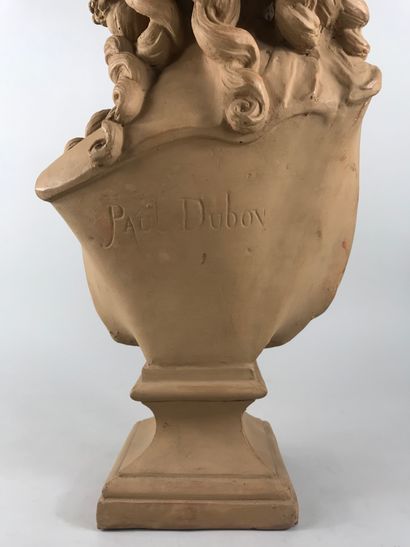 null Paul DUBOY (1830 - 1887)

Buste de jeune femme aux cheveux ornés de fleurs et...