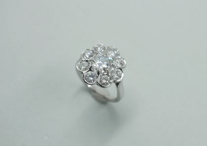 null Flower ring in 18k white gold with 2.50cts of diamonds. 

PB : 4,00gr. TDD :...